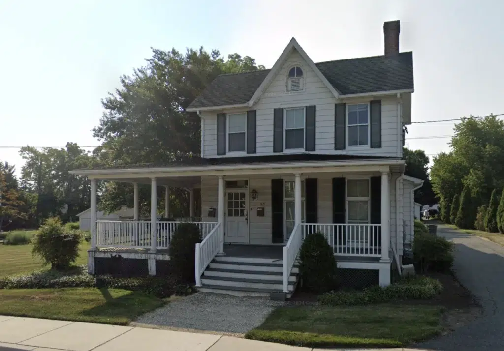 Make a nice lawyer's office or perhaps some newlyweds' first home.